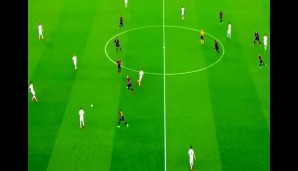 Rakitic und Neymar lösen eine Pressingwelle aus. Der PSG-Spieler steht schlecht zum Spielfeld, durch das Anlaufen kann er sich nicht öffnen.