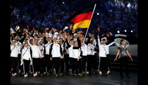 Turn-Star Fabian Hambüchen durfte derweil die deutsche Fahne in die Arena tragen