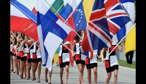 KANADA-GP: Ganz professionell: Die Grid Girls bei der Flaggenparade