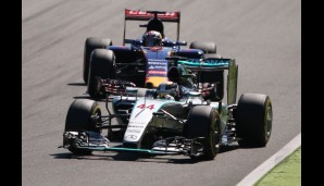 Max Verstappen bedrängt Lewis Hamilton? Nicht ganz! Der junge Holländer wird überrundet