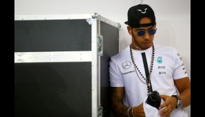 Perfekt lief der Samstag für Lewis Hamilton nun wahrlich nicht. Da musste der Weltmeister schon mal in sich gehen