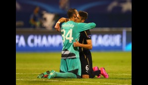 Dinamos Spieler konnten ihr Glück kaum fassen und feierten nach dem Schlusspfiff ausgiebig