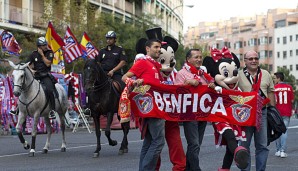 Die Benfica-Fans feierten schon vor dem Abfiff mit Mickey Mouse