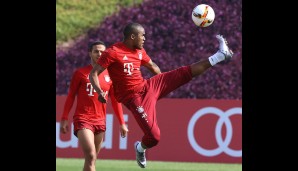 Akrobatik im fernen Osten: Douglas Costa zaubert im Trainingslager des FC Bayern in Katar