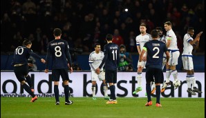 PSG - CHELSEA 2:1: Zlatan Ibrahimovic bringt die Gastgeber aus Paris mit einem Power-Freistoß in Front. Unhaltbar ins andere Eck abgefälscht? Geschenkt!