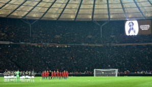 Nach den Terroranschlägen in Belgien gab's auch im Olympiastadion eine Schweigeminute