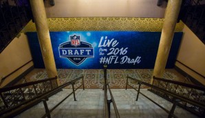 Herzlich Willkommen beim NFL Draft 2016. Ein Bild mit Symbolcharakter: Für so manchen Top-Prospect sollte es in den Keller gehen - *hust*