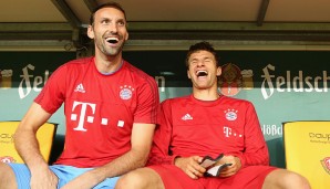 Tom Starke (FC Bayern München): "Ich warte ab, will aber vielleicht noch ein Jahr machen", erklärte Starke gegenüber dem Kicker. Im Bayern-Trikot? "Am liebsten schon. Aber wenn etwas Interessantes kommen sollte, verschließe ich mich auch nicht davor."
