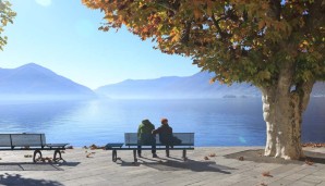 Wer es etwas entspannter und idyllischer will, kann sich das Panorama am Lago Maggiore reinziehen