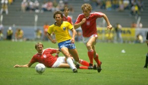 Auch Osteuropa hat er voll im Griff: "Die Polen darf man nicht unterschätzen. Diese Balkan-Kicker sind unberechenbar!" Szene: Polen vs. Brasilien bei der WM 1986