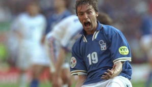 "Der Ausgleich durch den Mann, dessen Name Kirche bedeutet!" Enrico Chiesa traf bei der EM 1996 für Italien im Spiel gegen Tschechien zum 1:1. Am Ende verloren Heinrich Kirche und Co. aber 1:2