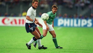 Knallharte Analyse: "Das war ein ziemlich schwacher Fehlpass." Das Bild stammt übrigens aus dem WM-Halbfinale 1990 zwischen Deutschland und England