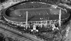 "Das Stadion darf nicht renoviert werden, weil es unter Naturschutz steht", sagte Faßbender mal. Er meinte dabei mit Sicherheit nicht das Ullevi Stadion in Göteborg. Die Aufnahme stammt von der WM 1958