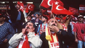 Ohne Zweifel eine der größten Perlen: "Und jetzt skandieren die Fans wieder: Türkiye, Türkiye. Was so viel heißt wie Türkei, Türkei."