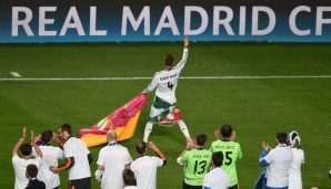 Sowas muss natürlich zünftig gefeiert werden. "Retter" Sergio Ramos grüßt die Fans