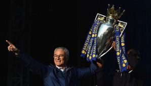 Und er ist der Macher: Claudio Ranieri mit der Hand am Pott