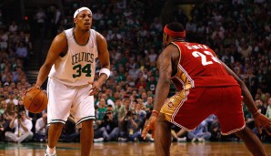 2008 East Finals. Celtics vs. Cavs 97:92 - In einem epischen 1-on-1-Duell schenkten sich Paul Pierce und LeBron James keinen Zentimeter. Am Ende lachten die Celtics, obwohl LBJ 45 Punkte erzielte. Pierce (41 Punkte) beendete die Cavs-Träume an der Linie