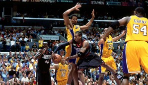 Dort bekam es Philly mit den übermächtigen Lakers um Kobe und Shaq zu tun und unterlag. Aber mit 48 Punkten in Spiel 1 zerstörte er den Traum von L.A., als erstes Team den Titel ohne Niederlage zu holen