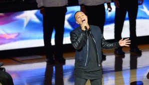 Doch zuvor verzückte Superstar John Legend die Fans mit seiner Interpretation der amerikanischen Nationalhymne