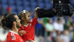 Gareth Bale feiert mit seiner Tochter den Viertelfinal-Einzug