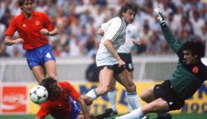 0:0 gegen Portugal, 2:1 gegen Rumänien: Ein Unentschieden gegen Spanien hätte fürs Halbfinale gereicht, doch Rudi Völler und Co. verlieren 0:1