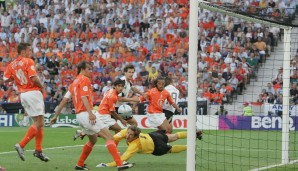 Das 1:1 gegen Oranje zum Auftakt ist noch okay, doch dann kommt das Spiel gegen den Sensationsteilnehmer Lettland