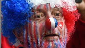 Was ein netter Clown! Frankreich dominiert, aber auch der Gegner hat es auf die Backe geschafft