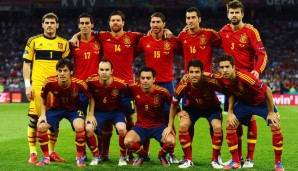 Aus dem diesjährigen Kader waren Cesc Fàbregas, David Silva, Iker Casillas, Andres Iniesta und Sergio Ramos sowohl 2008 als auch 2012 beim EM-Sieg mit dabei. Neben insgesamt zwölf spanischen Spielern gewann nur Rainer Bonhof zwei EM-Titel