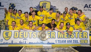 Die Rhein-Neckar Löwen feiern ihre erste deutsche Meisterschaft