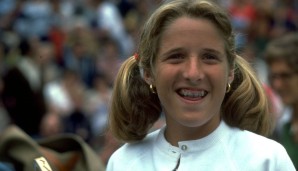 Ein paar Jahre zuvor gab Tracy Austin ihr Wimbledon-Debüt mit überragender Frisuren-Zahnspangen-Kombi. 1977 war das. Drei Jahre später gewann sie das Turnier im Doppel mit Bruder John den Mixed-Wettbewerb