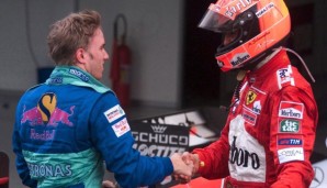 Nick Heidfeld fährt beim Brasilien-GP aufs Podium, ein Befreiungschlag. Michael Schumacher gratuliert. Sauber belegt am Saisonende sensationell Platz 4 der Konstrukteure