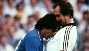 WM 1982, Finale (1:3): Wie es sich für ein Finale gehört ging es 1982 hoch her - wie hier zwischen Uli Stielike und Bruno Conti