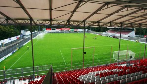 Im Sandhausener Hardtwaldstadion findet die zweite Halbfinalbegegnung statt (15.300 Plätze)