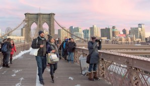 Die Brooklyn Bridge ist das Wahrzeichen von Brooklyn, einem der fünf Stadtbezirke New Yorks und seit 2012 Heimat der Nets. Dort leben Stand 2010 rund 2,5 Millionen Menschen