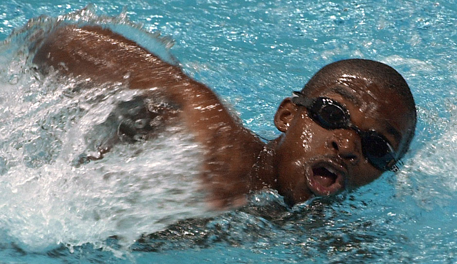 Eric Moussambani (Sydney, 2000): Für die 100m Freistil sollte man schwimmen können. Dachte sich auch der Mann aus Äquatorialguinea acht Monate vor den Spielen in Sydney. Er benötige mehr als das Doppelte der Weltrekordzeit