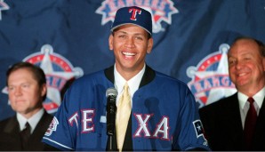 Es folgte der Abgang im Jahr 2000. A-Rod folgte dem Ruf des Geldes und schloss sich den Texas Rangers an - für den Rekordvertrag in Höhe von 252 Millionen Dollar über zehn Jahre
