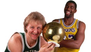 Trophy-Sharing: Zwischen 1980 und 1988 teilten sich Bird und Magic die World Championship. Die Lakers gewinnen 5x, die Celtics 3x. Nur die Sixers durchbrechen 1983 die Dynastie