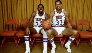 Wenn der Big Man Abdul-Jabbar fit war, bildeten die beiden eines der besten Duos der NBA, auch wie hier beim All Star Game. Insgesamt 12x wurde Magic zum Spiel der Besten gewählt