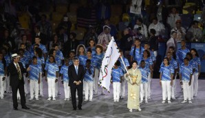 Und dann wurde es Zeit für Nachfolger Tokio: Hier nimmt Bürgermeisterin Yoriko Kuike die olympische Flagge entgegen