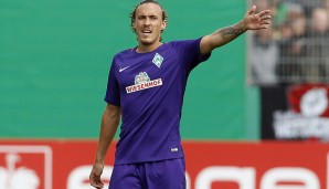 Während Pizarro bald wieder mitmischen wird, muss Werder länger auf das erste Bundesligator von Max Kruse in Grün-Weiß - pardon! - Brombeer warten. Ein Außenbandriss im Knie bedeutet 3 Monate Pause