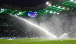BORUSSIA MÖNCHENGLADBACH - FC BARCELONA 1:2 : Keine Sorge liebe Gladbach-Fans. Dieses Mal ist das Wasser gewollt