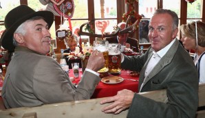 Elefantenrunde mit Bier: Carlo Ancelotti und Vorstandsboss Karl-Heinz Rummenigge