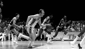 73: So viele Spiele verloren die Philadelphia 76ers in der Saison 72/73. Die Bilanz von 9-73 ist der absolute Negativrekord in der NBA. Hier: Billy Cunningham