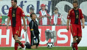 Jens Lehmann durfte auch mal und war augenscheinlich wenig amused. Seine Regentschaft dauert rund 23 Minuten am 27. Mai 2008. In Kaiserslautern gab's ein wenig erquickendes 2:2 gegen - Achtung! - Weißrussland.