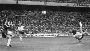 Ein kleiner Ausflug in die 1980er. Selbst Fallrückziehergott Klaus Fischer brachte er nur auf ein Spiel als Käpt'n. Das war am 18. November 1981 für etwa 40 Minuten (8:0 gegen Albanien in Dortmund).