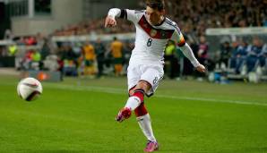 Mesut Özil war bislang ein Two-Hit-Wonder unter den DFB-Kapitänen. Seine Regentschaft am 25. März 2015 währte keine halbe Stunde (ab 63.). Das Spiel: 2:2 gegen Australien in Kaiserslautern. Außerdem noch 2017 gegen Frankreich.