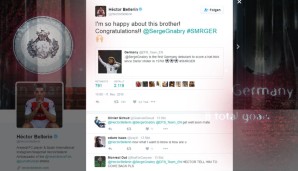 Sehr nett ist das: Arsenals Rechtsverteidiger Hector Bellerin gratuliert seinem früheren Teamkollegen Serge Gnabry