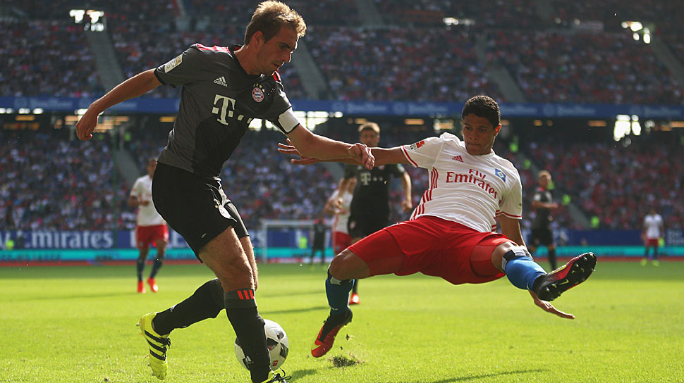 Platz 2: Philipp Lahm (Notenschnitt: 2,77; FC Bayern München). Die ewige Konstante des FC Bayern scheint auch in diesem Jahr keine Fehler zu machen. Lahm bringt neun von zehn Pässen an den Mann und hat auch schon getroffen