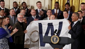 Barack Obama will in seiner letzten Woche als Präsident wohl noch etwas feiern - da kommen die MLB-Champions aus Chicago gerade recht