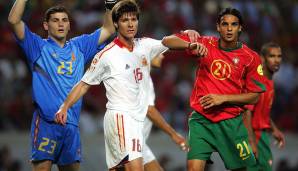 Sein erstes großes Turnier spielt er 2004 bei der EM in Portugal. Richtig gut läuft es allerdings nicht. Bereits nach der Gruppenphase ist Schluss, stattdessen kommen die späteren Finalisten Portugal und Griechenland weiter.